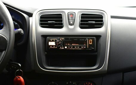 Renault Logan II, 2017 год, 590 000 рублей, 7 фотография