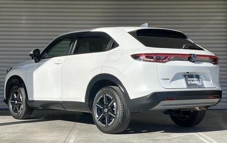 Honda Vezel, 2022 год, 1 730 000 рублей, 4 фотография