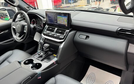 Toyota Land Cruiser, 2025 год, 12 450 000 рублей, 27 фотография