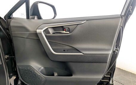 Toyota RAV4, 2021 год, 3 300 000 рублей, 24 фотография