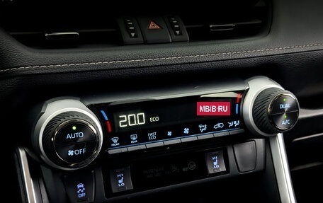 Toyota RAV4, 2021 год, 3 300 000 рублей, 26 фотография