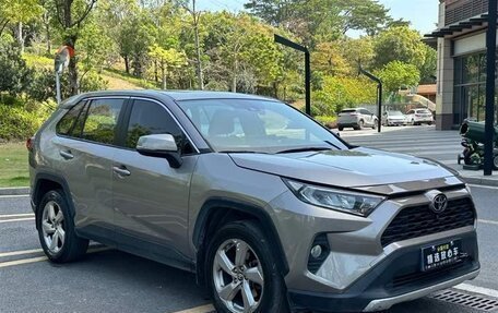 Toyota RAV4, 2020 год, 2 020 000 рублей, 1 фотография