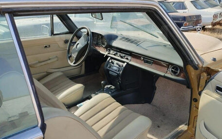 Mercedes-Benz W114, 1975 год, 3 200 000 рублей, 4 фотография