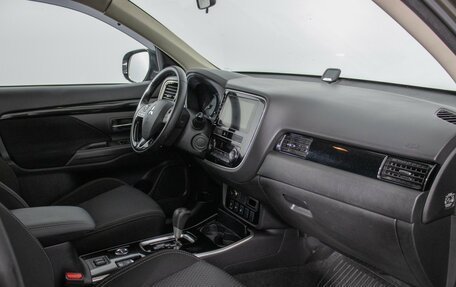 Mitsubishi Outlander III рестайлинг 3, 2019 год, 2 090 000 рублей, 9 фотография