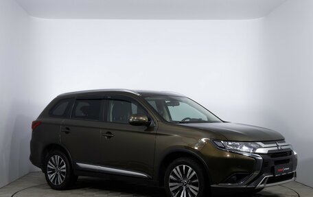 Mitsubishi Outlander III рестайлинг 3, 2019 год, 2 090 000 рублей, 3 фотография