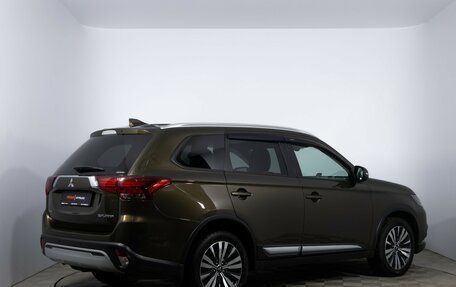 Mitsubishi Outlander III рестайлинг 3, 2019 год, 2 090 000 рублей, 5 фотография
