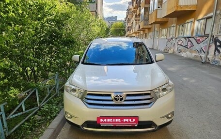 Toyota Highlander III, 2012 год, 2 475 000 рублей, 2 фотография