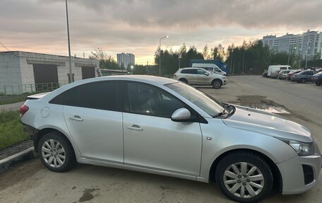 Chevrolet Cruze II, 2010 год, 500 000 рублей, 3 фотография