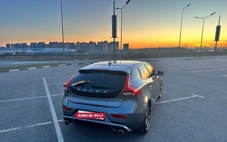 Volvo V40 II рестайлинг, 2018 год, 1 800 000 рублей, 2 фотография