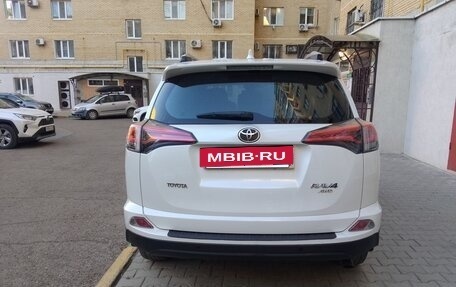 Toyota RAV4, 2017 год, 2 400 000 рублей, 4 фотография