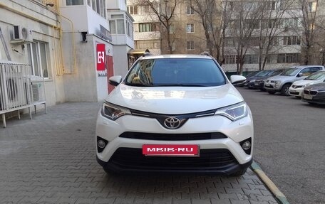 Toyota RAV4, 2017 год, 2 400 000 рублей, 3 фотография