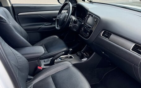 Mitsubishi Outlander III рестайлинг 3, 2012 год, 1 400 000 рублей, 4 фотография