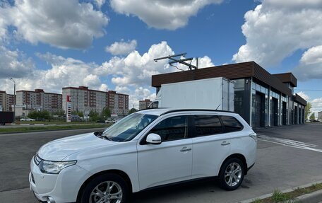 Mitsubishi Outlander III рестайлинг 3, 2012 год, 1 400 000 рублей, 2 фотография