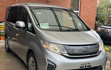 Honda Stepwgn IV, 2020 год, 2 150 000 рублей, 3 фотография