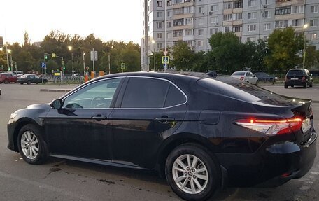 Toyota Camry, 2020 год, 2 600 000 рублей, 4 фотография