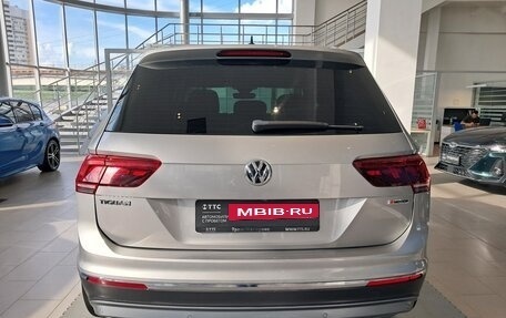 Volkswagen Tiguan II, 2019 год, 2 575 000 рублей, 6 фотография