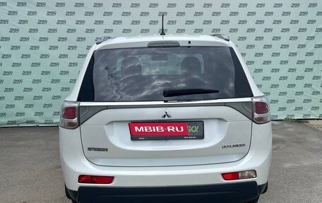 Mitsubishi Outlander III рестайлинг 3, 2013 год, 1 345 000 рублей, 6 фотография