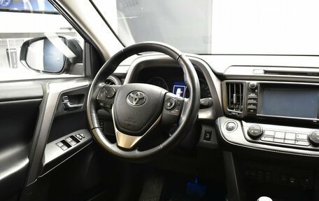 Toyota RAV4, 2018 год, 2 520 000 рублей, 12 фотография