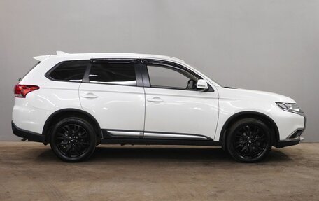 Mitsubishi Outlander III рестайлинг 3, 2018 год, 2 068 000 рублей, 4 фотография