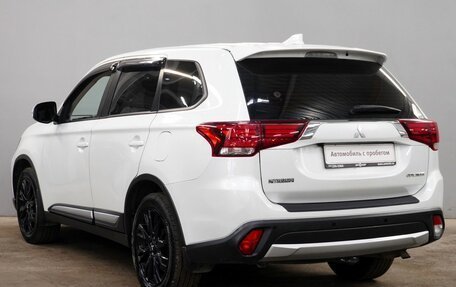 Mitsubishi Outlander III рестайлинг 3, 2018 год, 2 068 000 рублей, 7 фотография