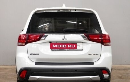 Mitsubishi Outlander III рестайлинг 3, 2018 год, 2 068 000 рублей, 6 фотография