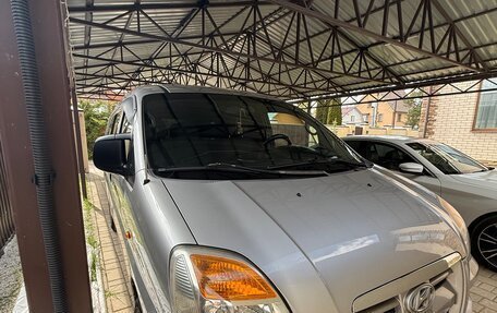 Hyundai H-1 II рестайлинг, 2005 год, 550 000 рублей, 2 фотография