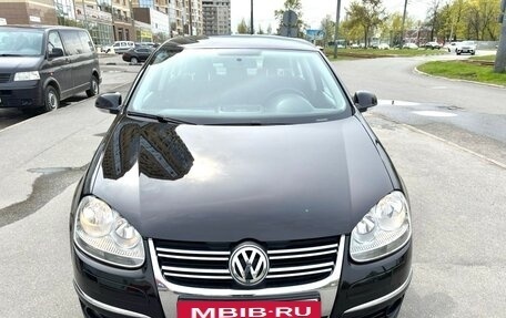 Volkswagen Jetta VI, 2009 год, 695 000 рублей, 3 фотография