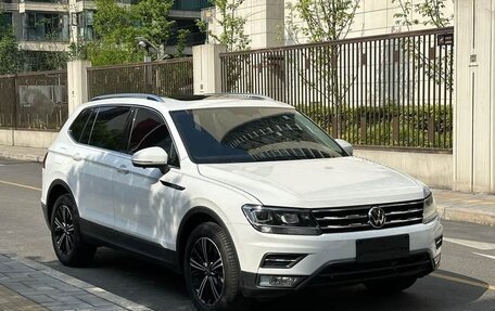 Volkswagen Tiguan II, 2021 год, 2 250 000 рублей, 3 фотография