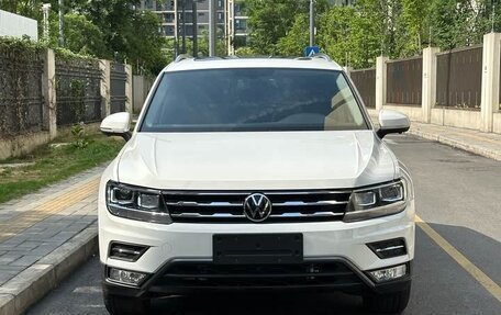 Volkswagen Tiguan II, 2021 год, 2 250 000 рублей, 2 фотография