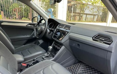 Volkswagen Tiguan II, 2021 год, 2 250 000 рублей, 11 фотография