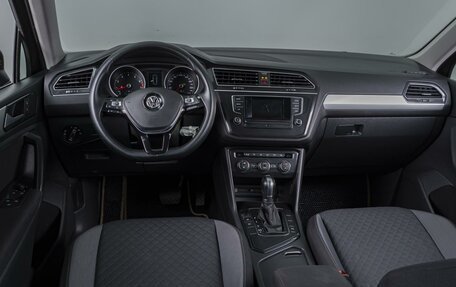 Volkswagen Tiguan II, 2017 год, 2 049 000 рублей, 6 фотография