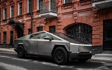 Tesla Cybertruck, 2024 год, 27 000 000 рублей, 3 фотография