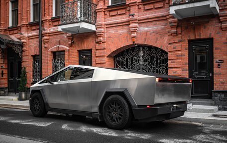 Tesla Cybertruck, 2024 год, 27 000 000 рублей, 5 фотография