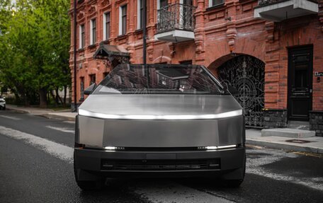 Tesla Cybertruck, 2024 год, 27 000 000 рублей, 8 фотография