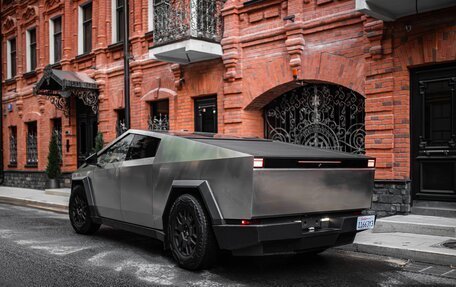 Tesla Cybertruck, 2024 год, 27 000 000 рублей, 4 фотография