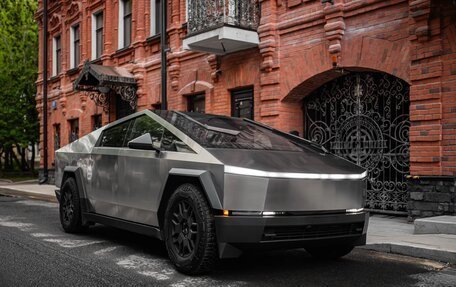 Tesla Cybertruck, 2024 год, 27 000 000 рублей, 6 фотография