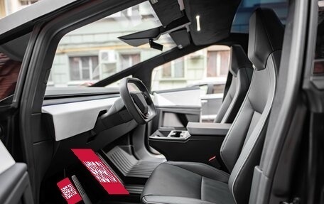 Tesla Cybertruck, 2024 год, 27 000 000 рублей, 11 фотография