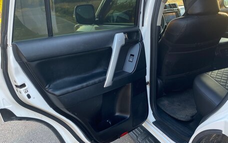 Toyota Land Cruiser Prado 150 рестайлинг 2, 2015 год, 3 320 000 рублей, 9 фотография