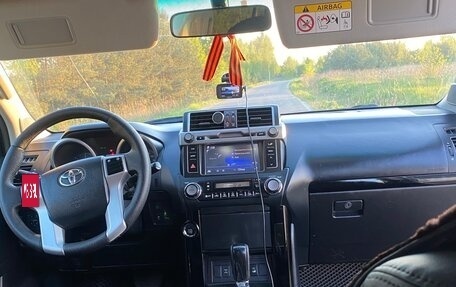 Toyota Land Cruiser Prado 150 рестайлинг 2, 2015 год, 3 320 000 рублей, 14 фотография