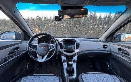 Chevrolet Cruze II, 2010 год, 575 000 рублей, 4 фотография