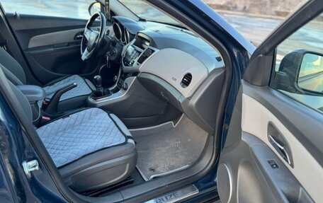 Chevrolet Cruze II, 2010 год, 575 000 рублей, 3 фотография