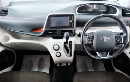 Toyota Sienta II, 2017 год, 1 549 000 рублей, 16 фотография