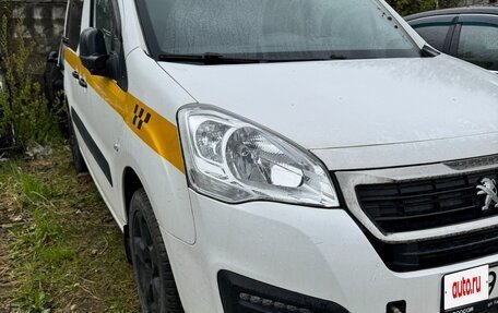 Peugeot Partner II рестайлинг 2, 2022 год, 1 900 000 рублей, 3 фотография