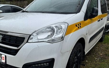Peugeot Partner II рестайлинг 2, 2022 год, 1 900 000 рублей, 2 фотография