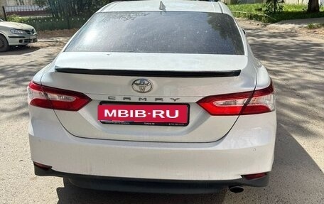 Toyota Camry, 2021 год, 2 800 000 рублей, 4 фотография