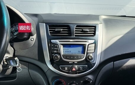 Hyundai Solaris II рестайлинг, 2013 год, 875 000 рублей, 12 фотография