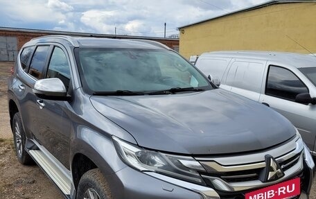 Mitsubishi Pajero Sport III рестайлинг, 2017 год, 2 150 000 рублей, 2 фотография