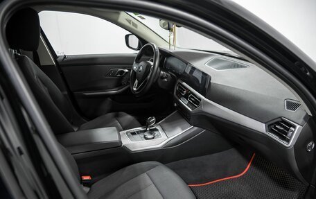 BMW 3 серия, 2020 год, 2 950 000 рублей, 18 фотография