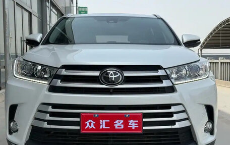 Toyota Highlander III, 2021 год, 3 100 000 рублей, 2 фотография