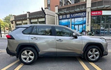 Toyota RAV4, 2020 год, 2 020 000 рублей, 5 фотография